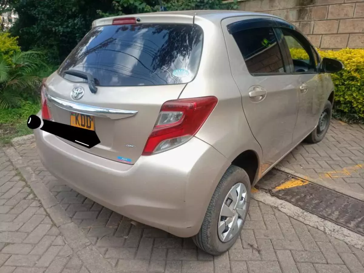 Toyota Vitz   - 2014