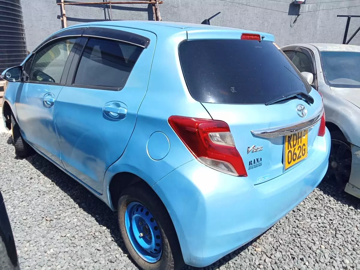 Toyota Vitz   - 2015