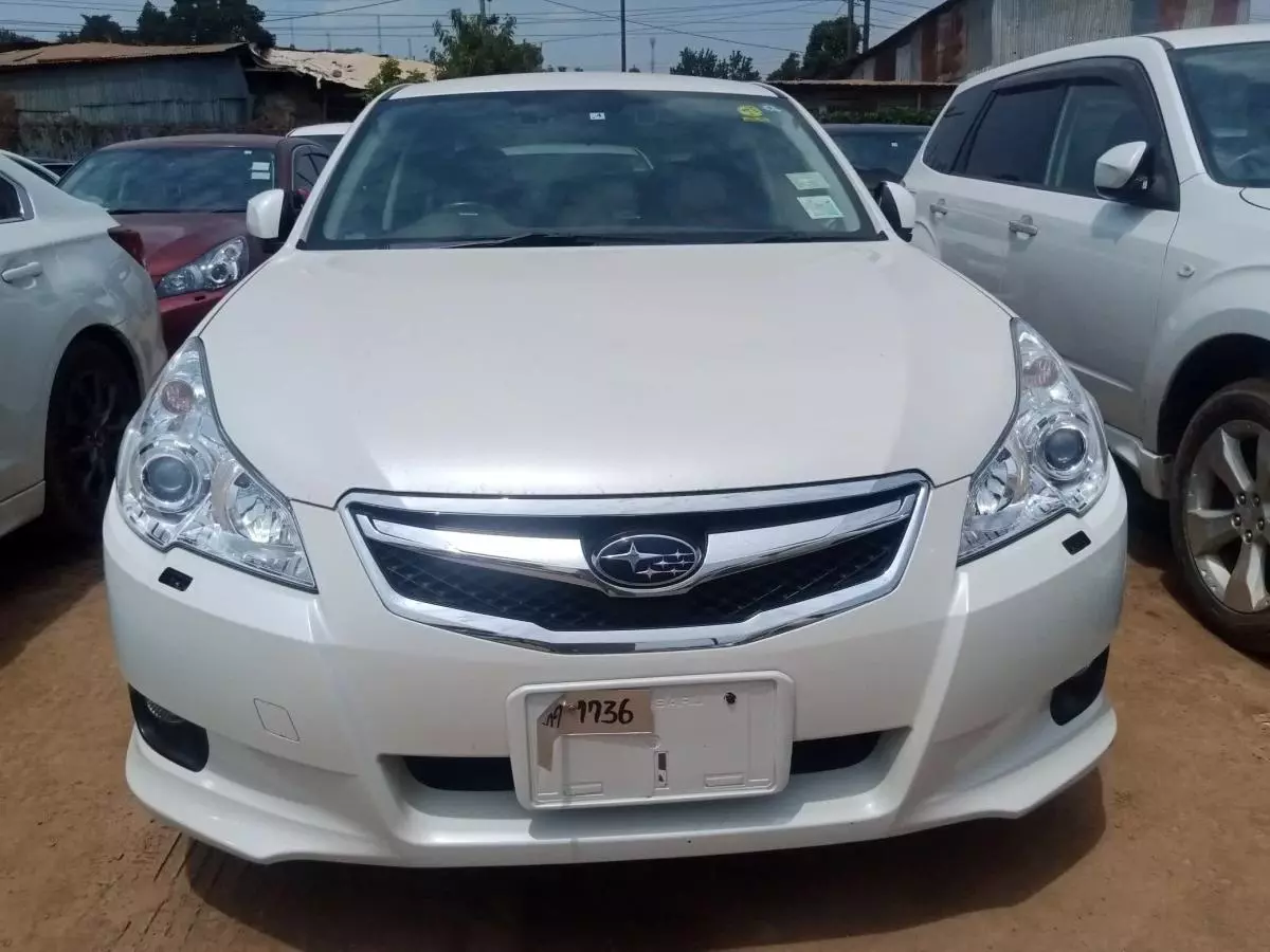 Subaru Legacy   - 2011