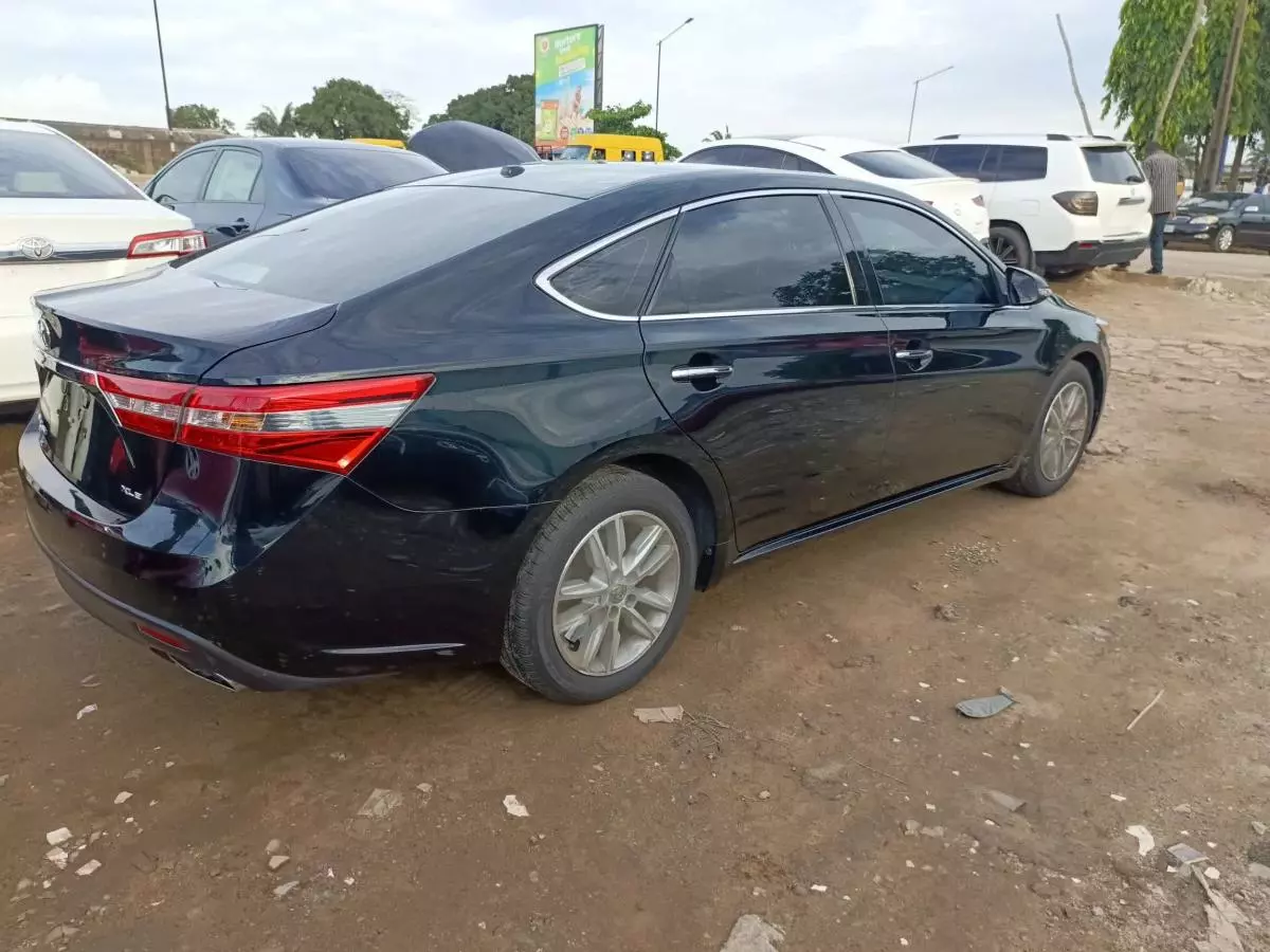 Toyota Avalon   - 2014