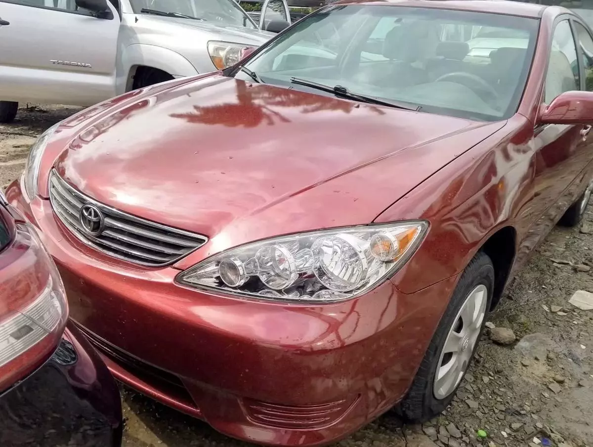 Toyota Camry   - 2005