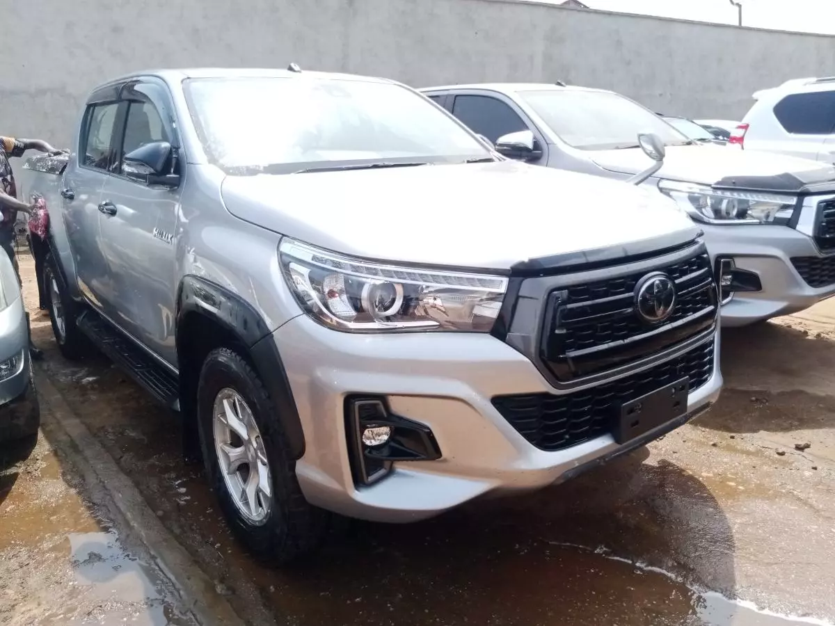 Toyota Hilux   - 2019