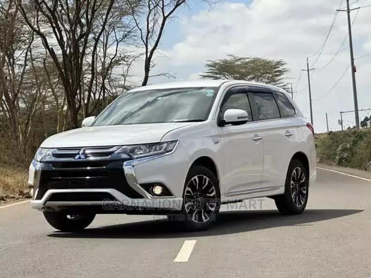 Mitsubishi Outlander hybrid    - 2016