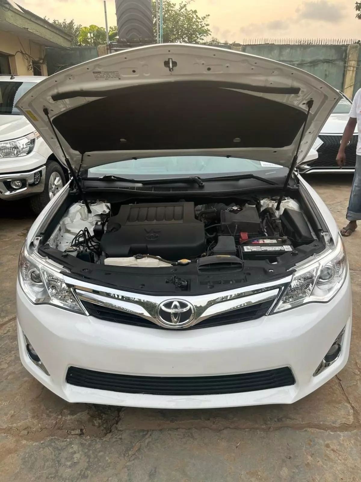 Toyota Camry   - 2014