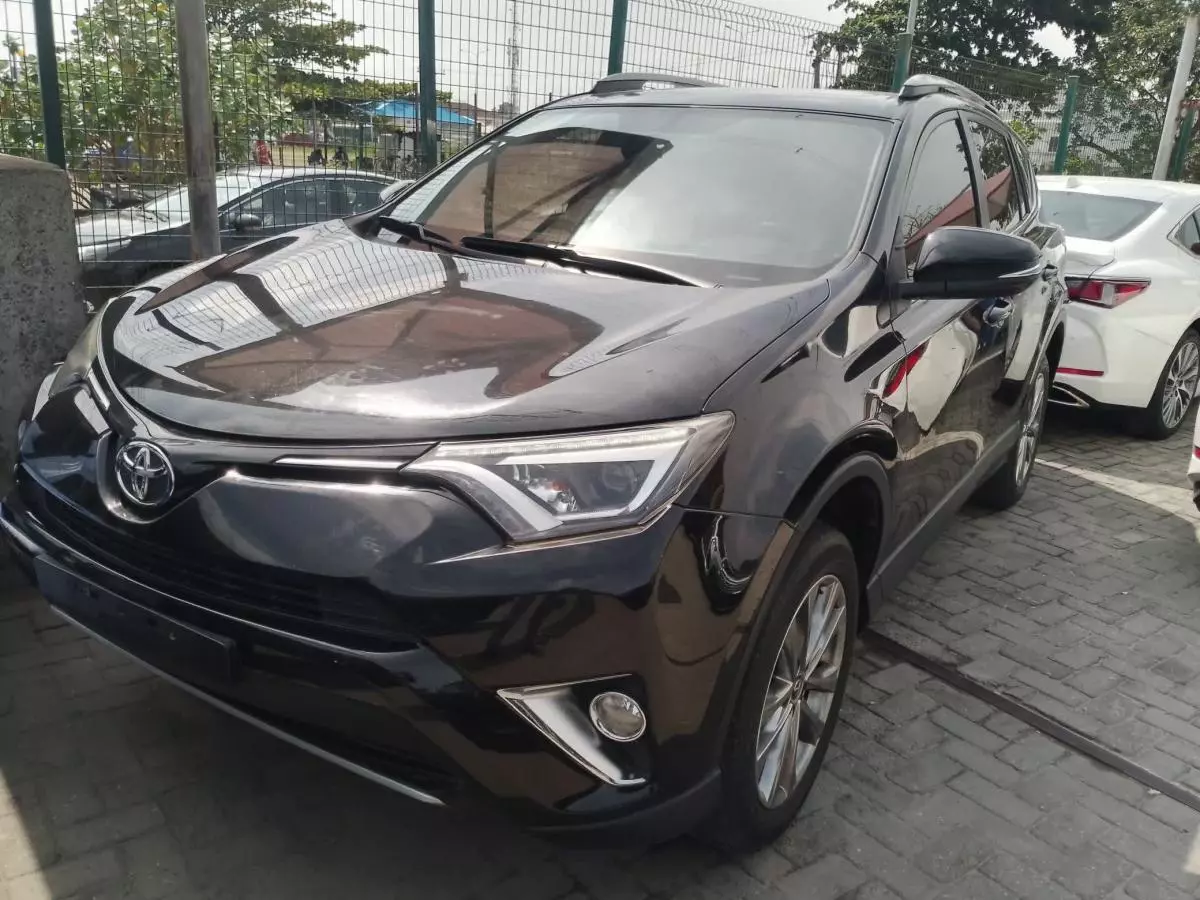 Toyota RAV 4   - 2018