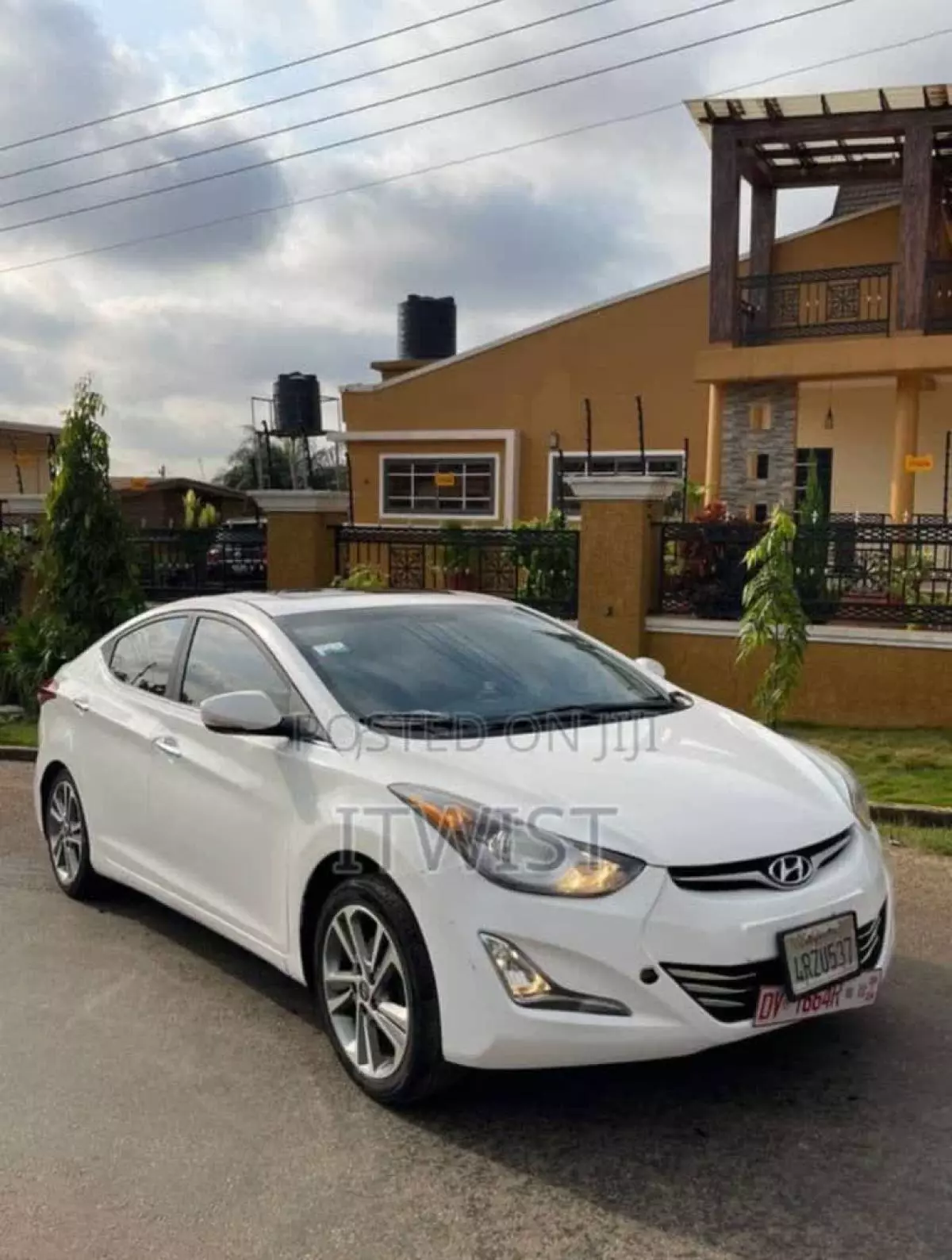 Hyundai Elantra   - 2014