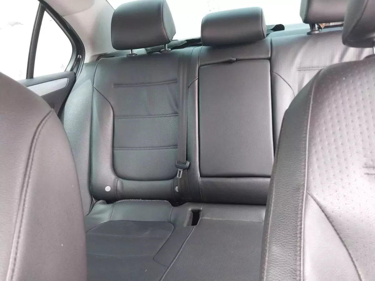 Volkswagen Jetta - 2012