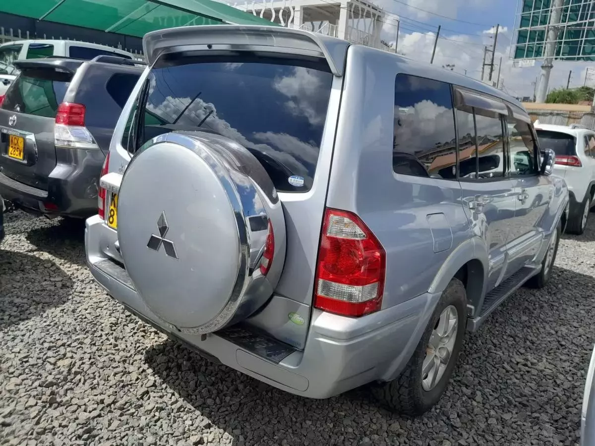 Mitsubishi Shogun  - 2005