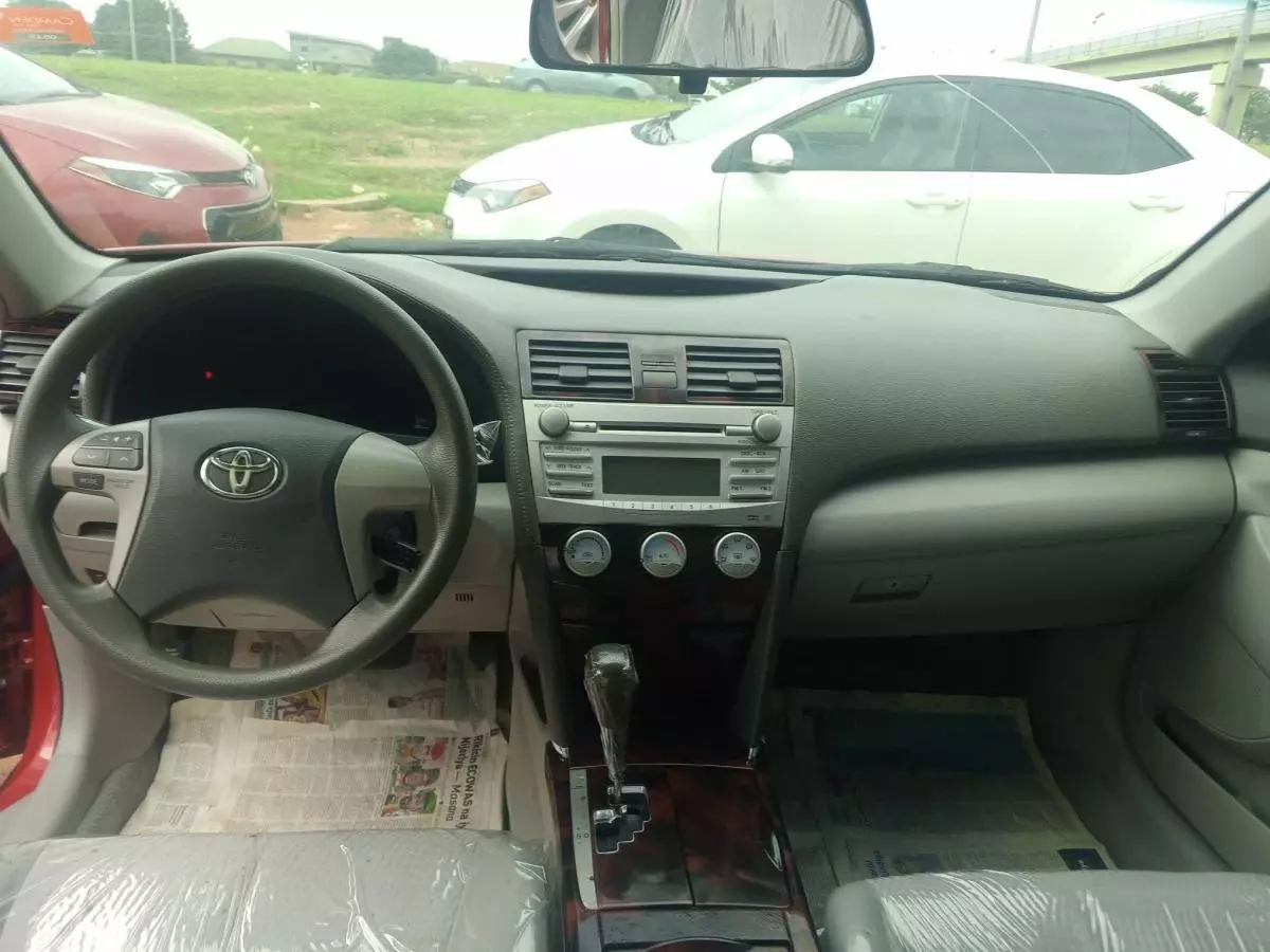 Toyota Camry   - 2011