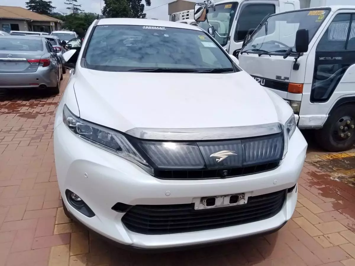 Toyota Harrier   - 2016