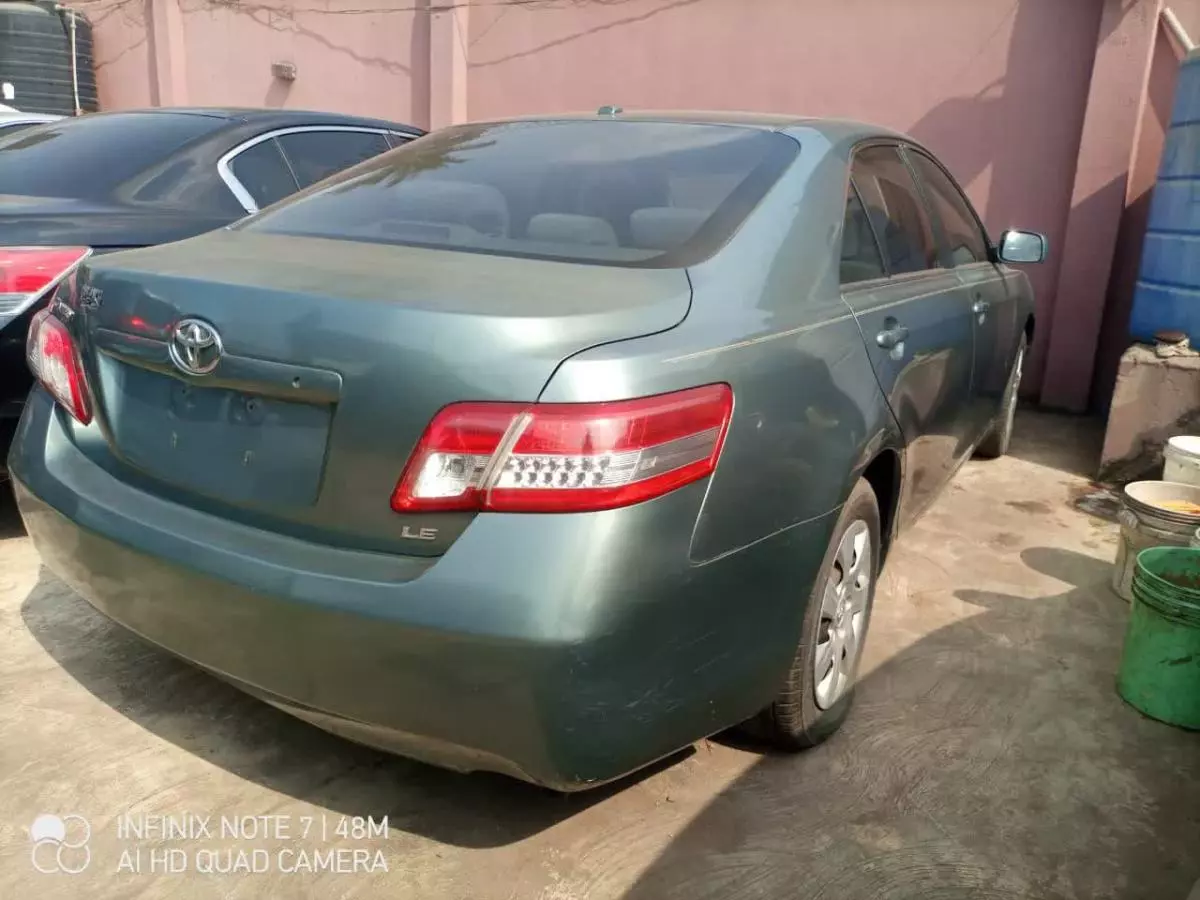 Toyota Camry - 2010