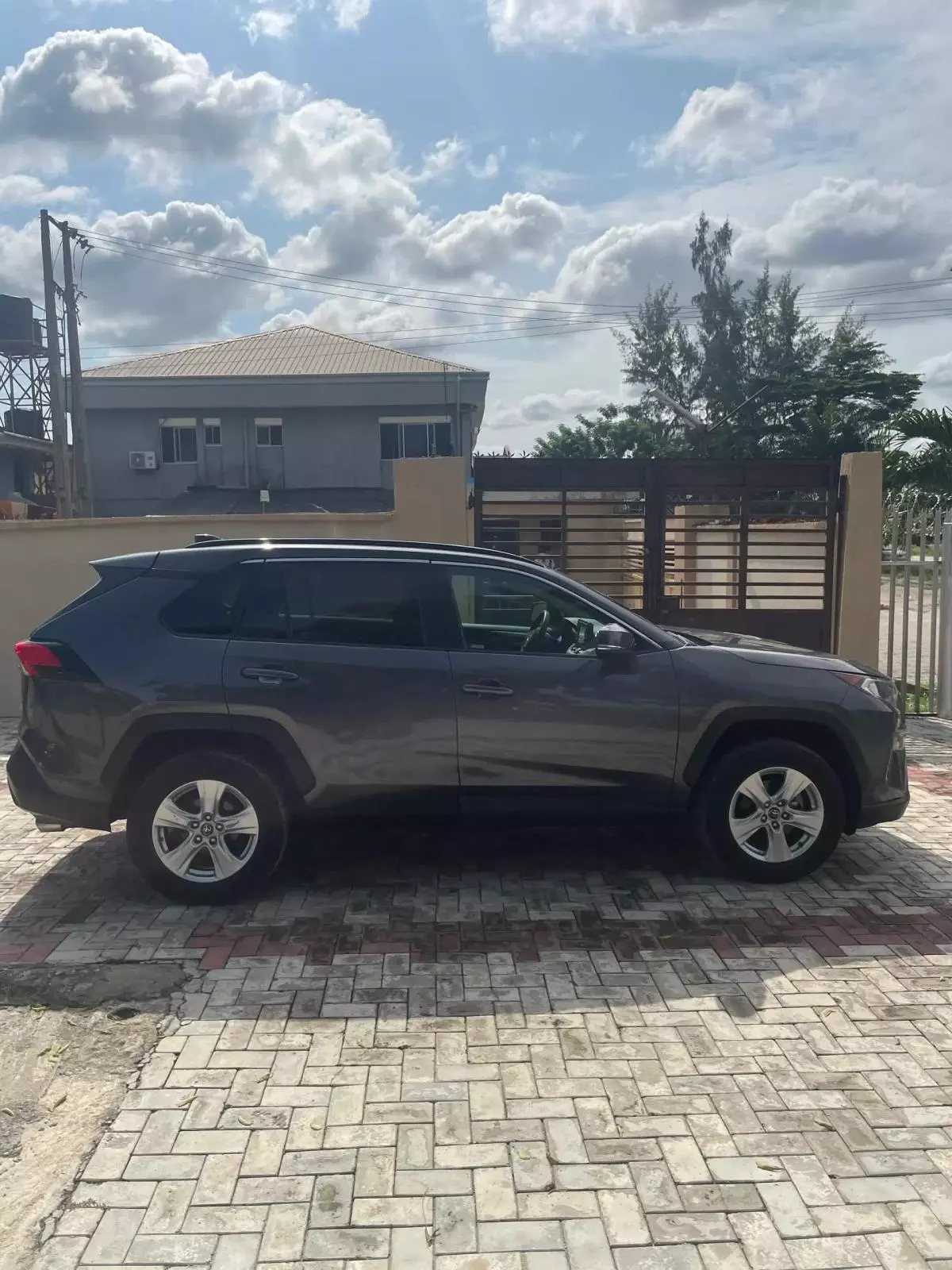 Toyota RAV 4   - 2019