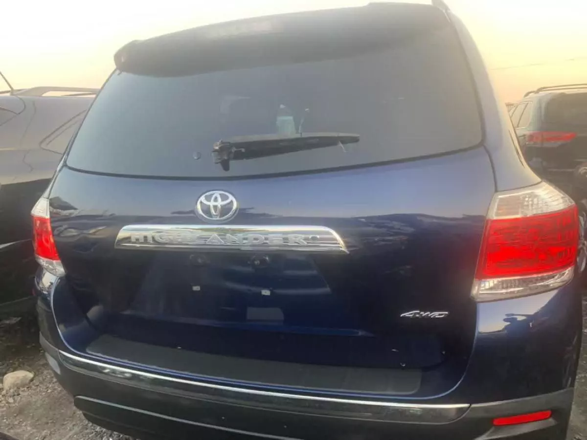 Toyota Highlander   - 2012