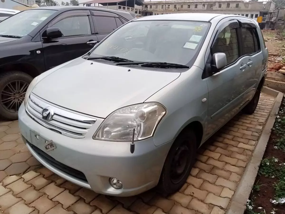 Toyota Raum    - 2009