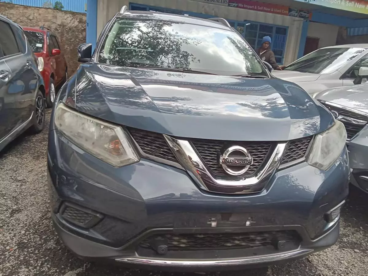 Nissan X-TRAIL   - 2016