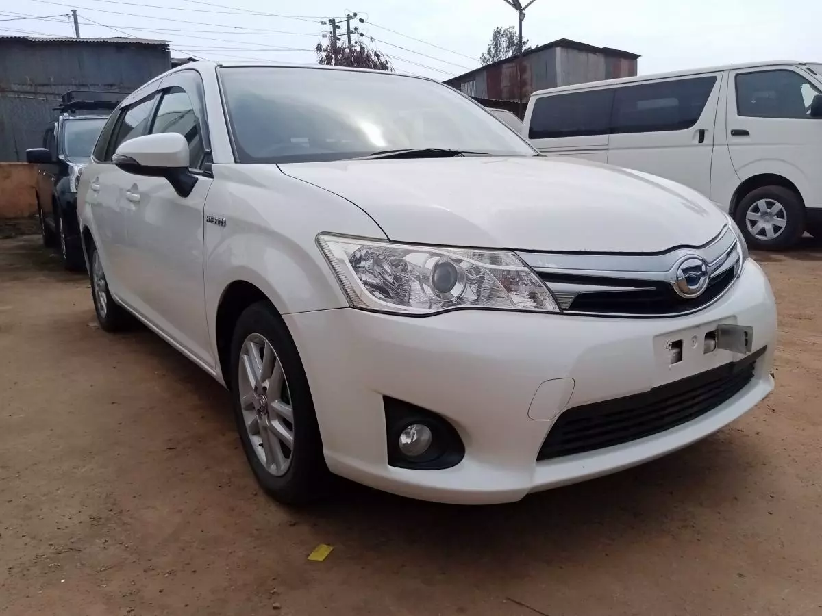 Toyota Fielder hybrid    - 2015