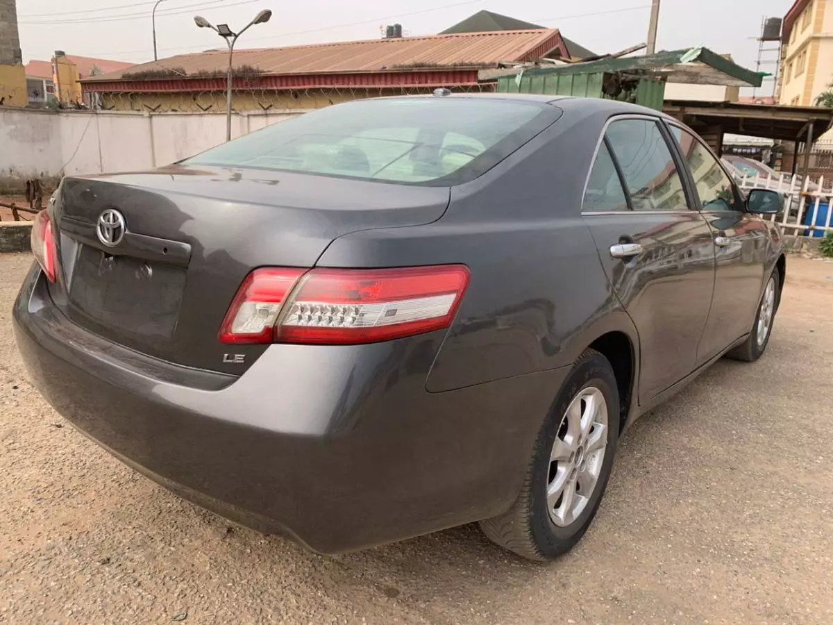 Toyota Camry   - 2010