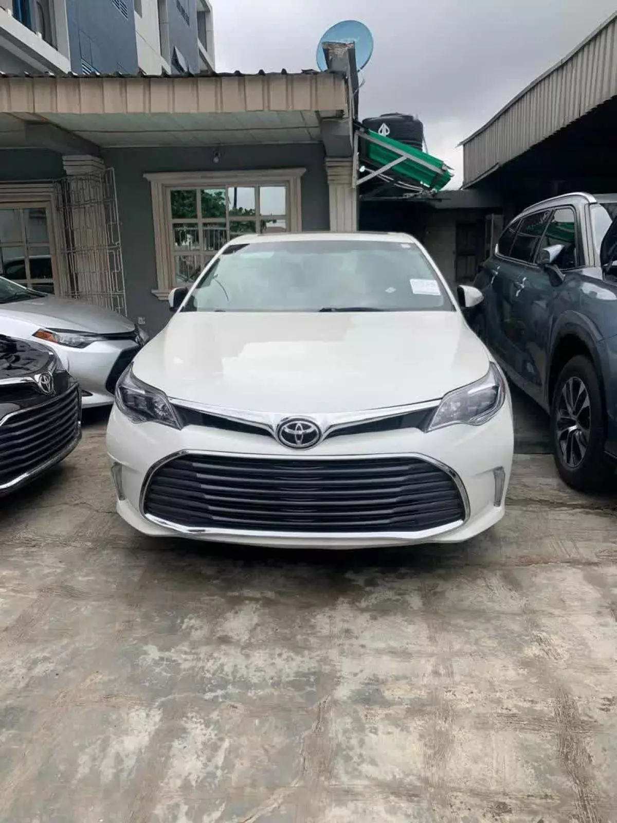 Toyota Avalon   - 2014