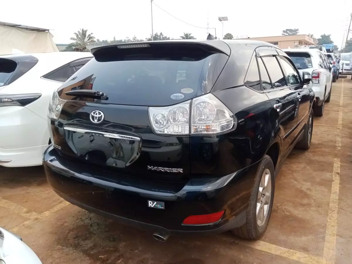 Toyota Harrier   - 2011