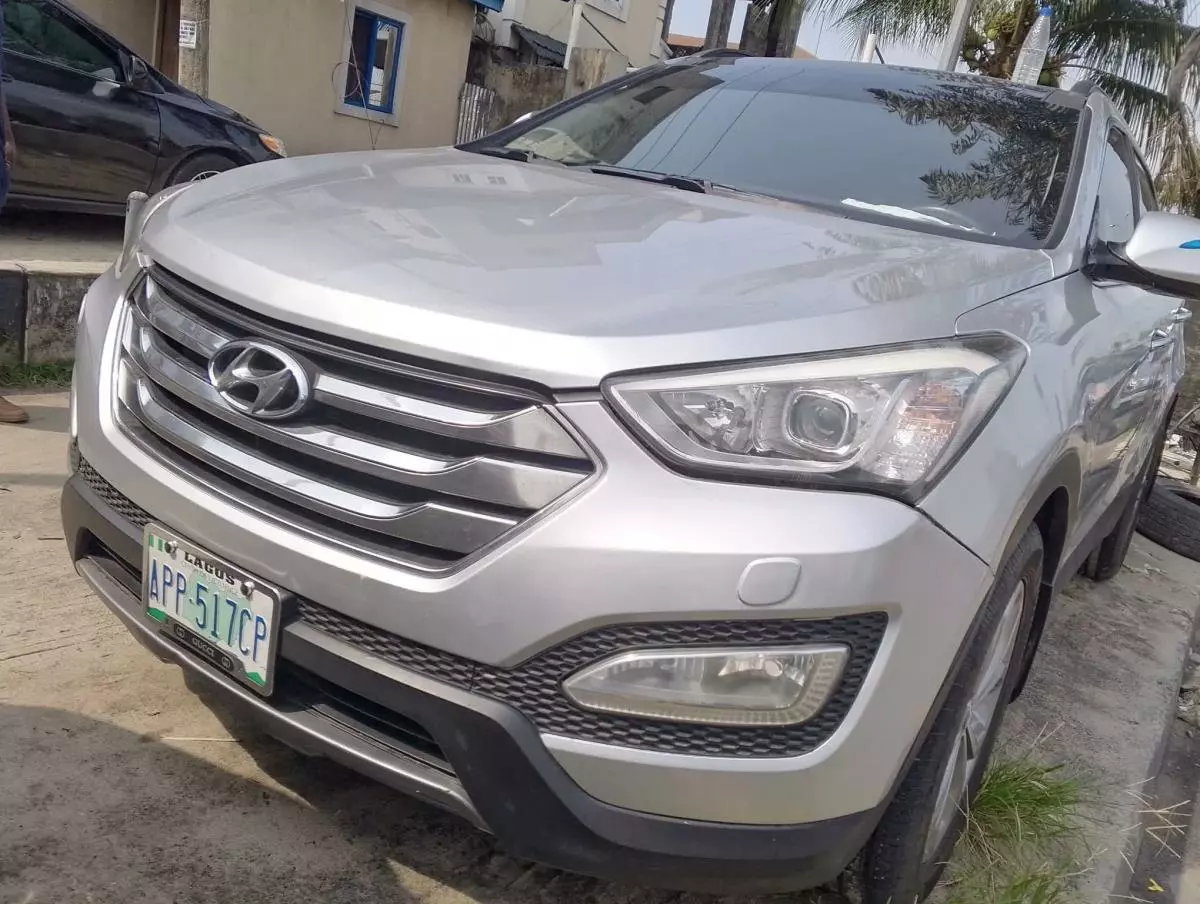 Hyundai Santa Fe   - 2013