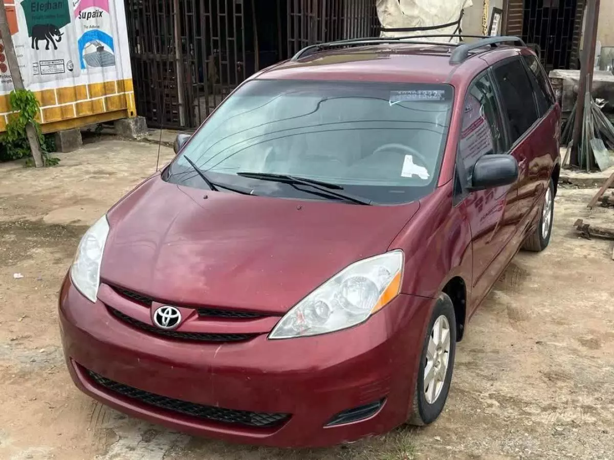 Toyota Sienna   - 2009