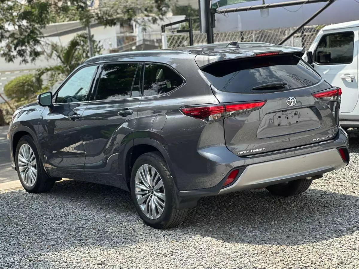 Toyota Highlander   - 2023