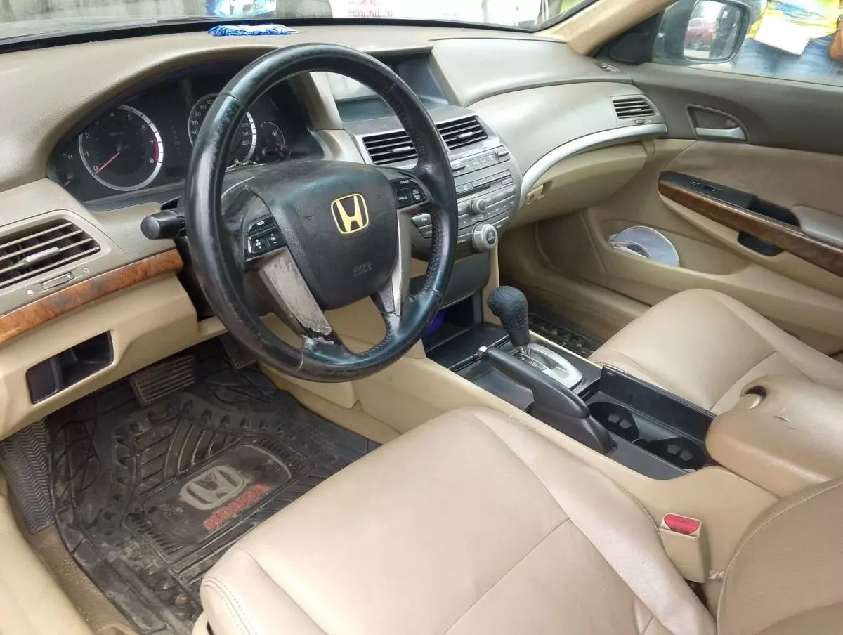 Honda Accord   - 2009