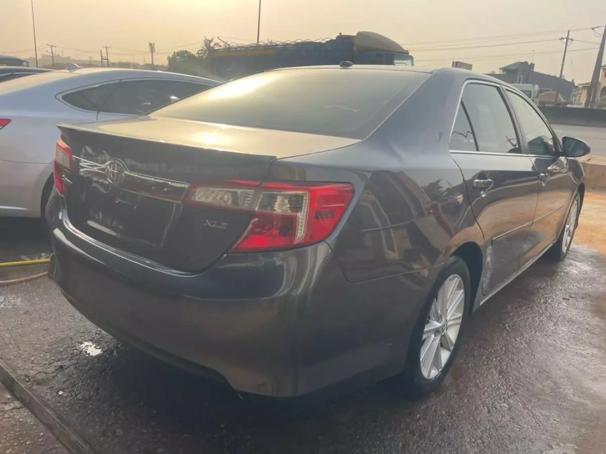 Toyota Camry   - 2013