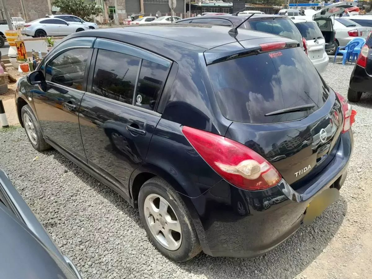 Nissan Tiida - 2009