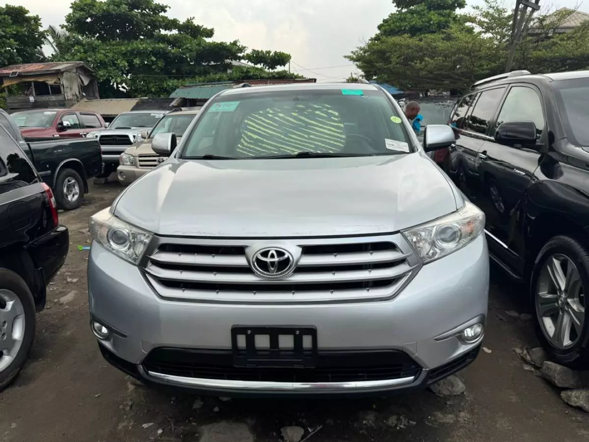 Toyota Highlander   - 2012