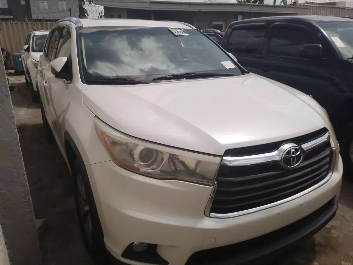 Toyota Highlander   - 2015