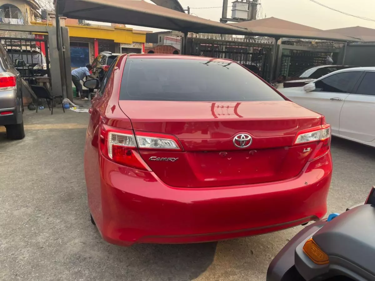 Toyota Camry   - 2014