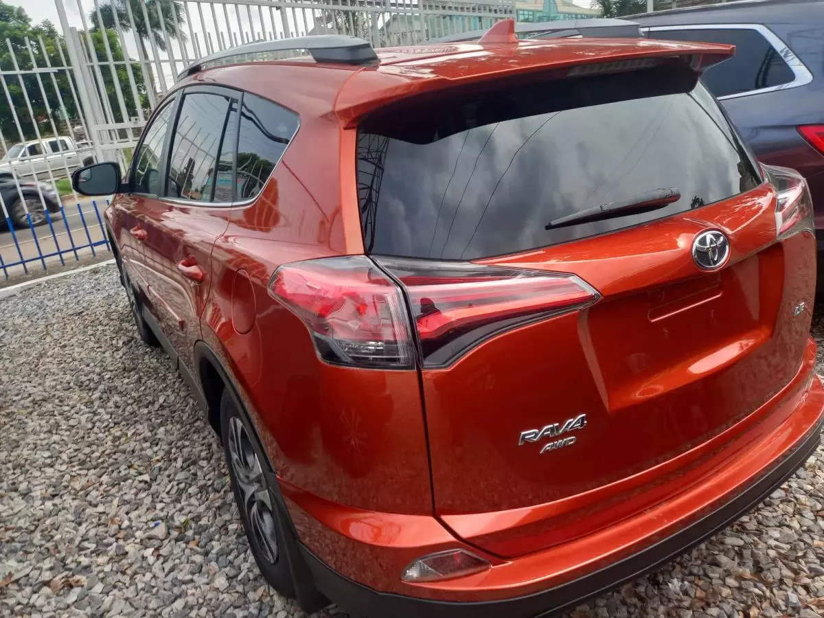 Toyota RAV 4   - 2017