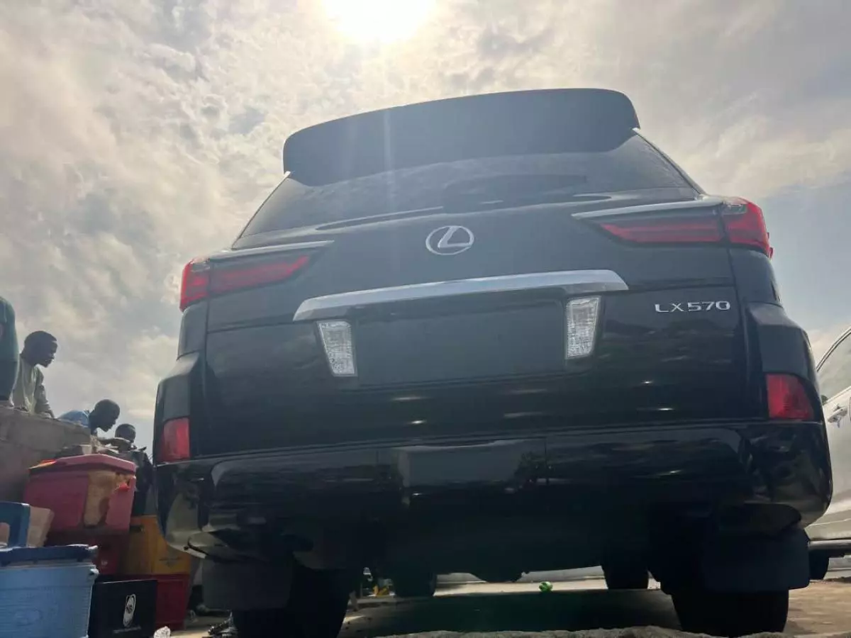 Lexus LX 570   - 2016