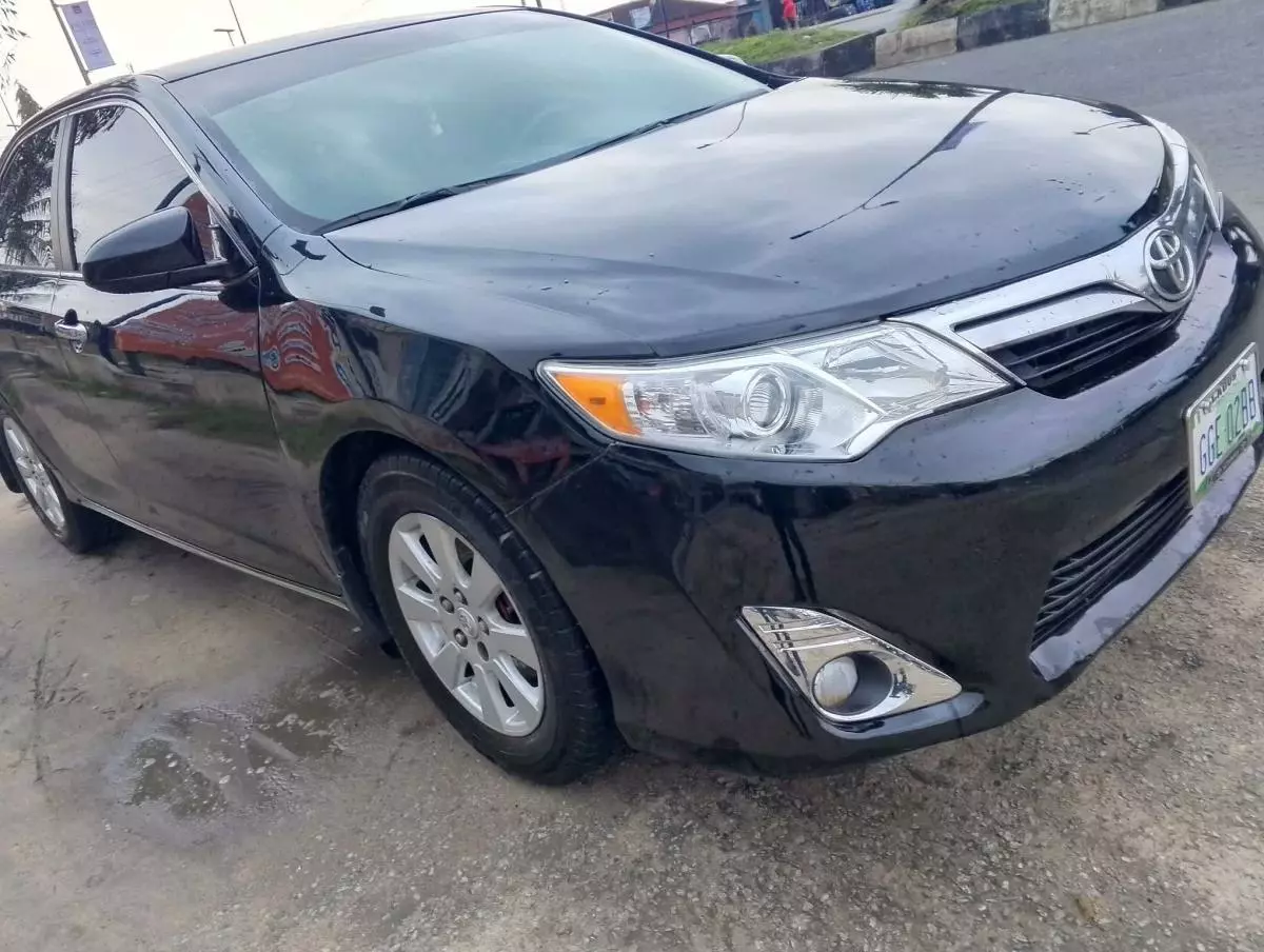 Toyota Camry   - 2012