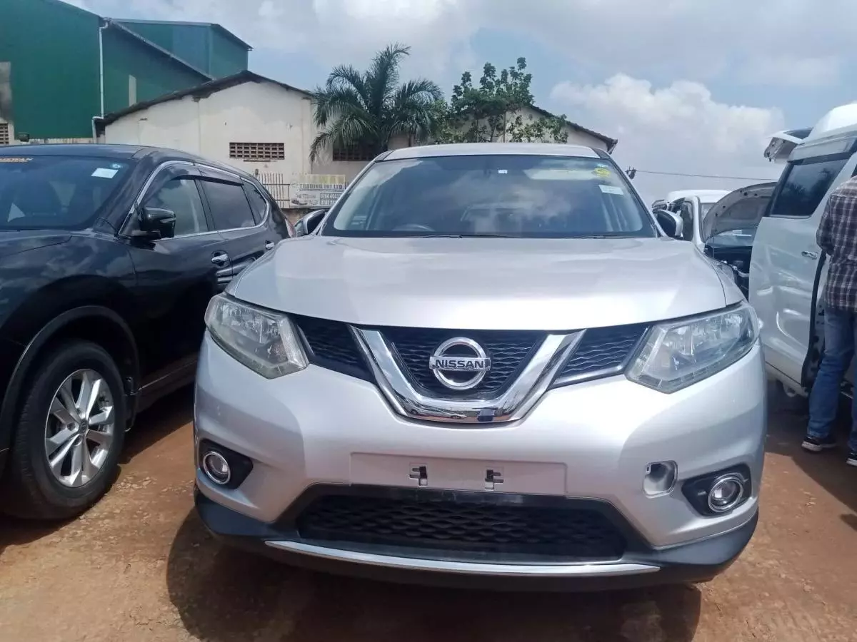 Nissan X-Trail   - 2016