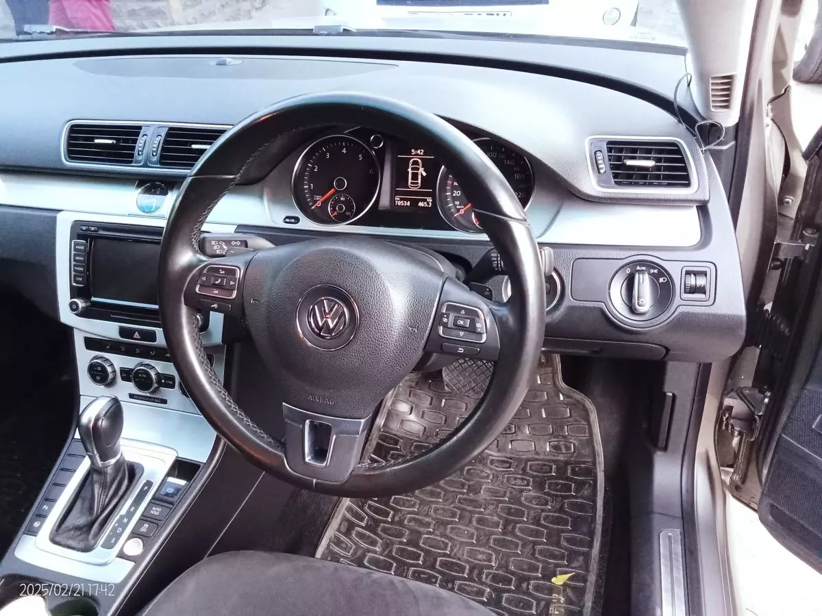 Volkswagen Passat   - 2014