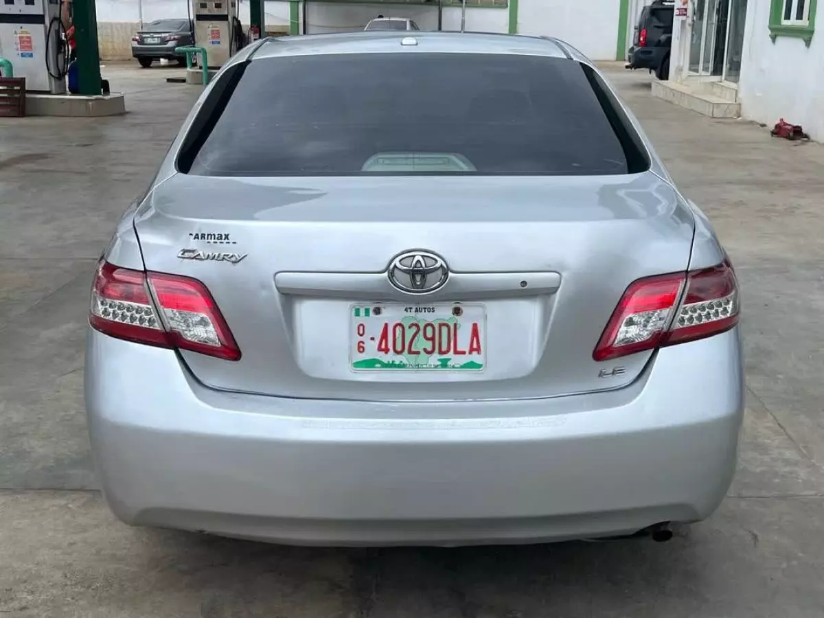 Toyota Camry   - 2011