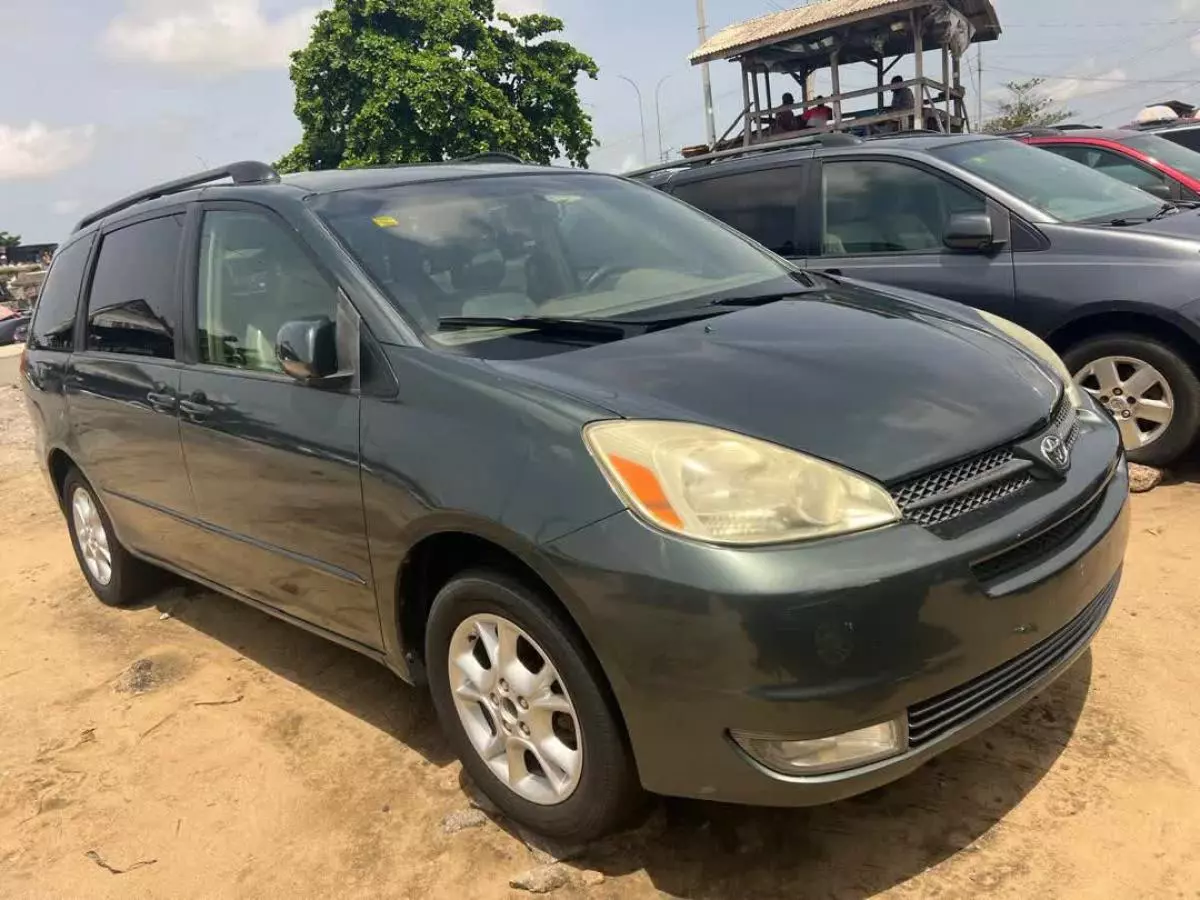 Toyota Sienna   - 2004