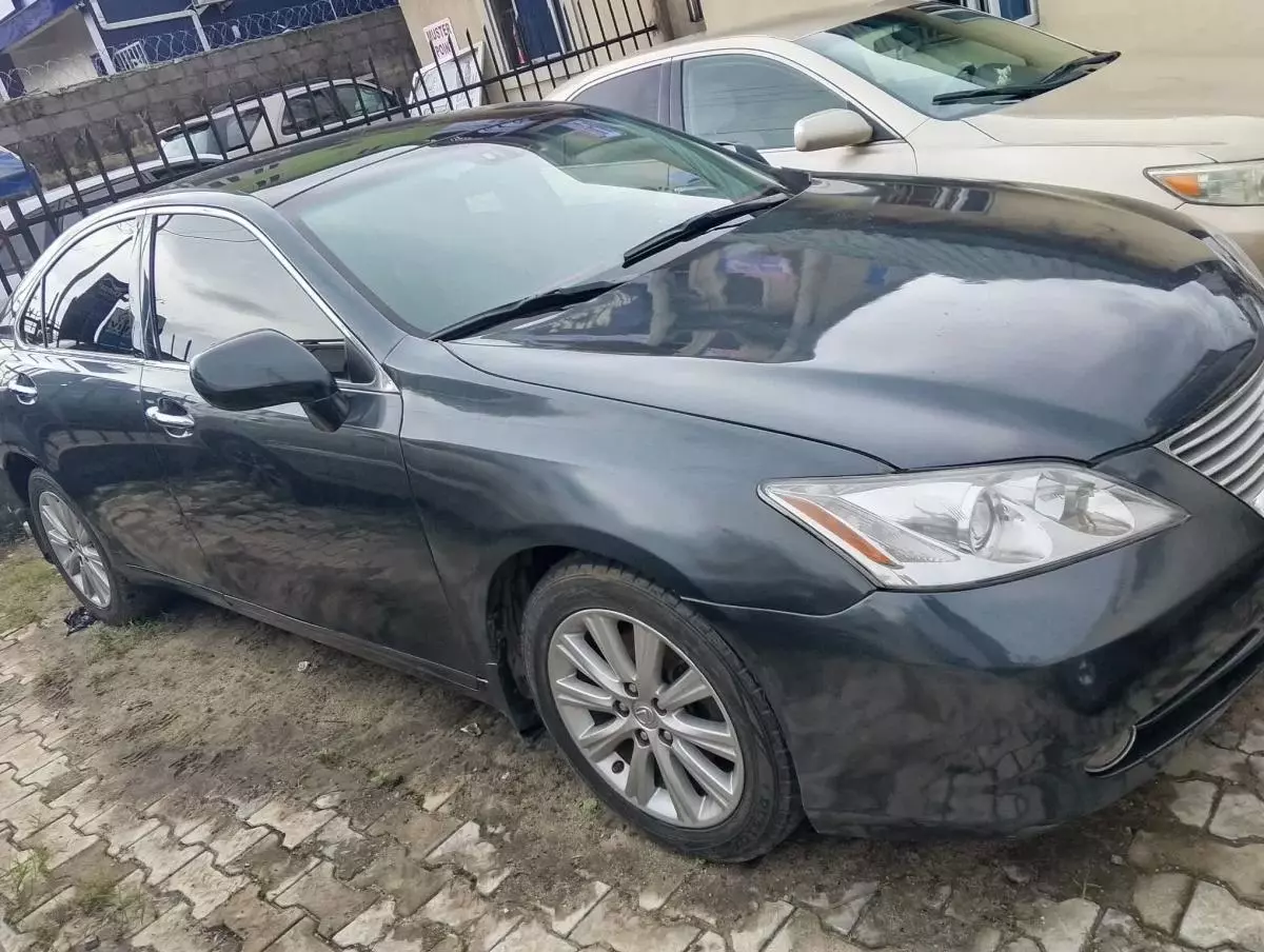 Toyota Camry   - 2010