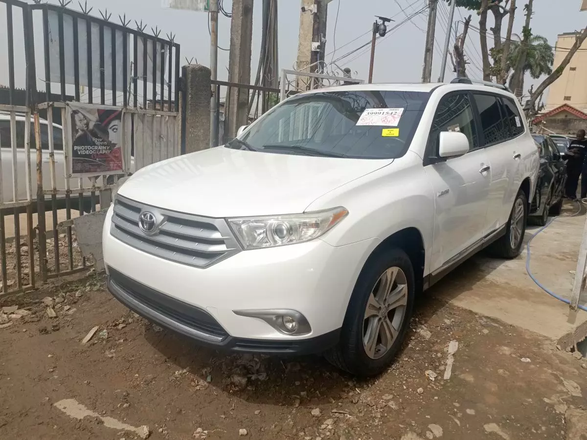 Toyota Highlander   - 2011