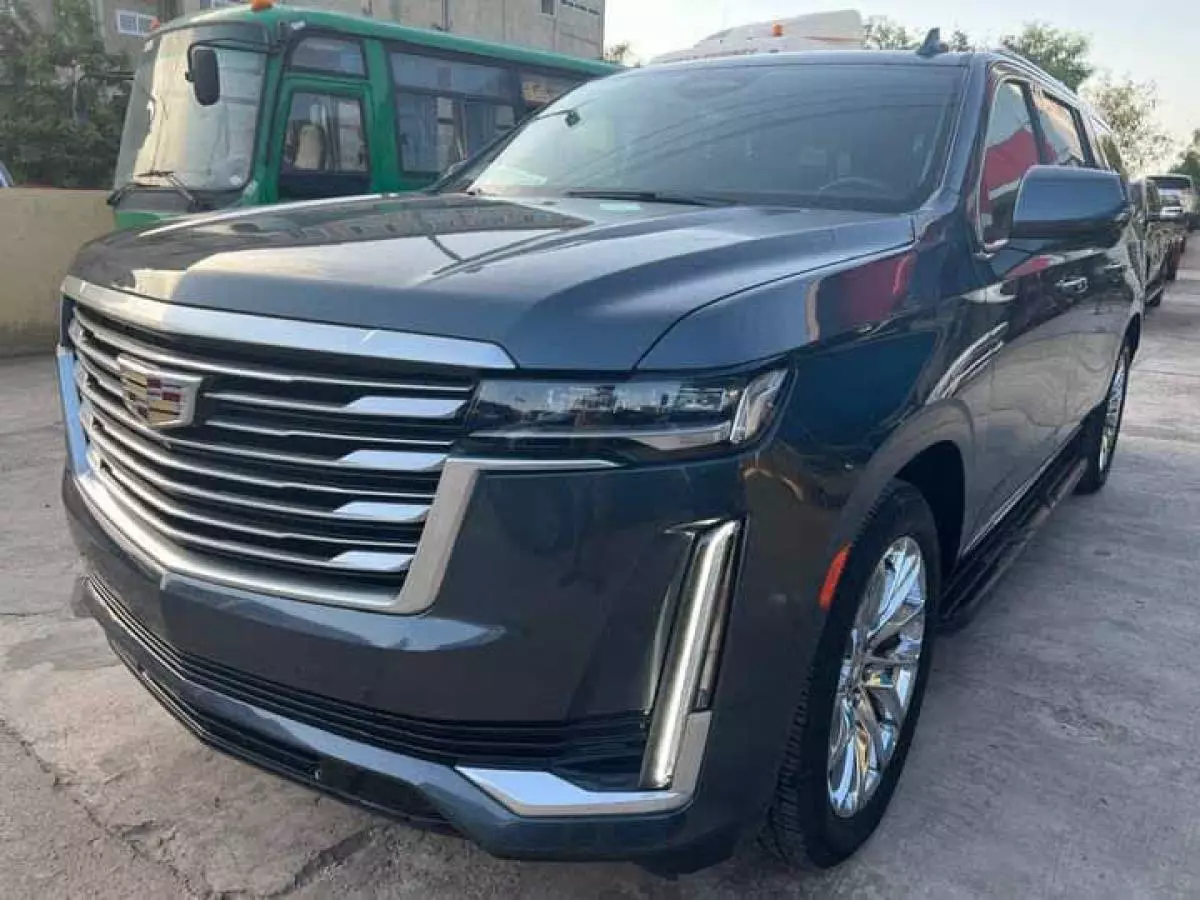 Cadillac Escalade   - 2021