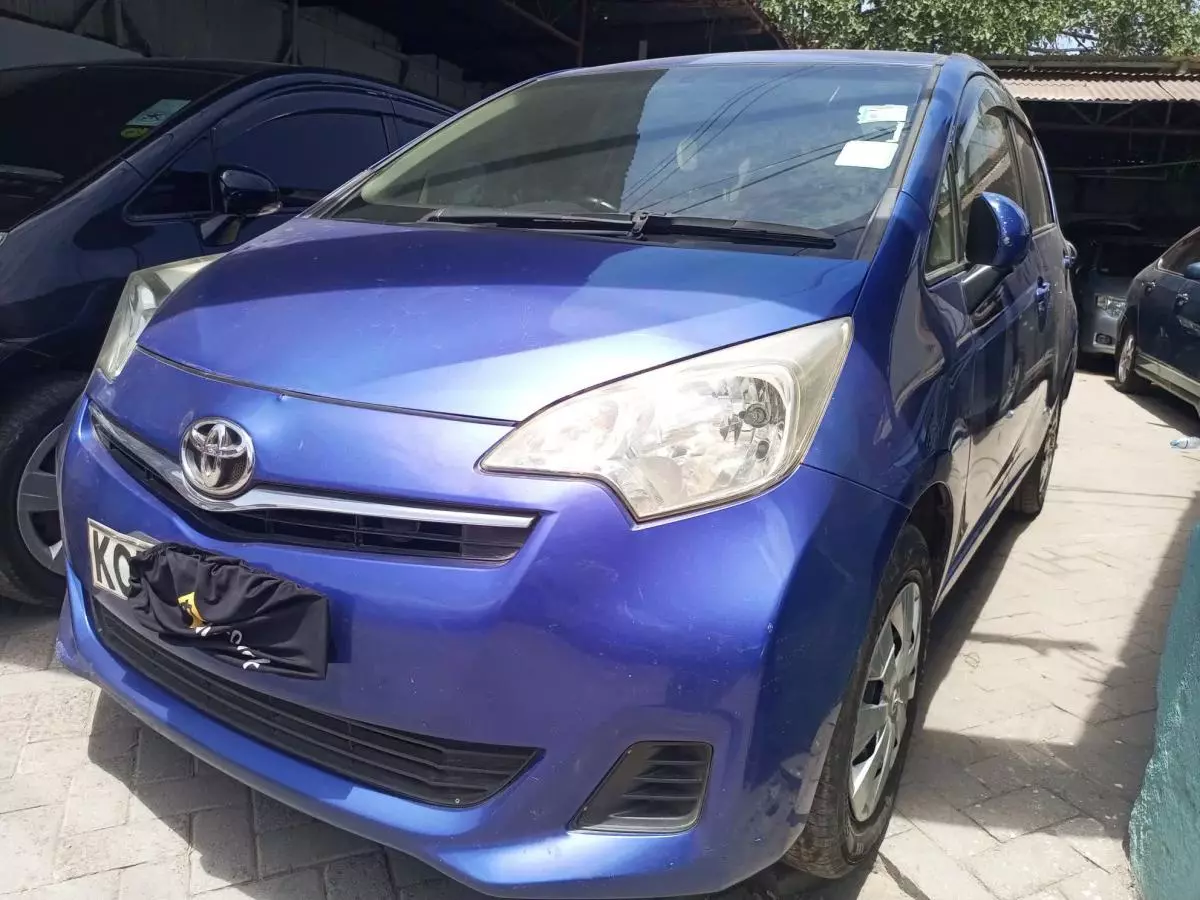 Toyota Ractis - 2011
