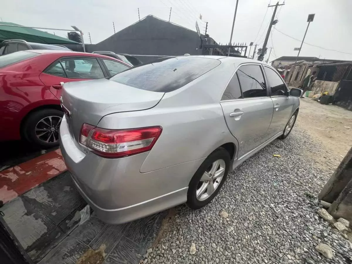 Toyota Camry   - 2010