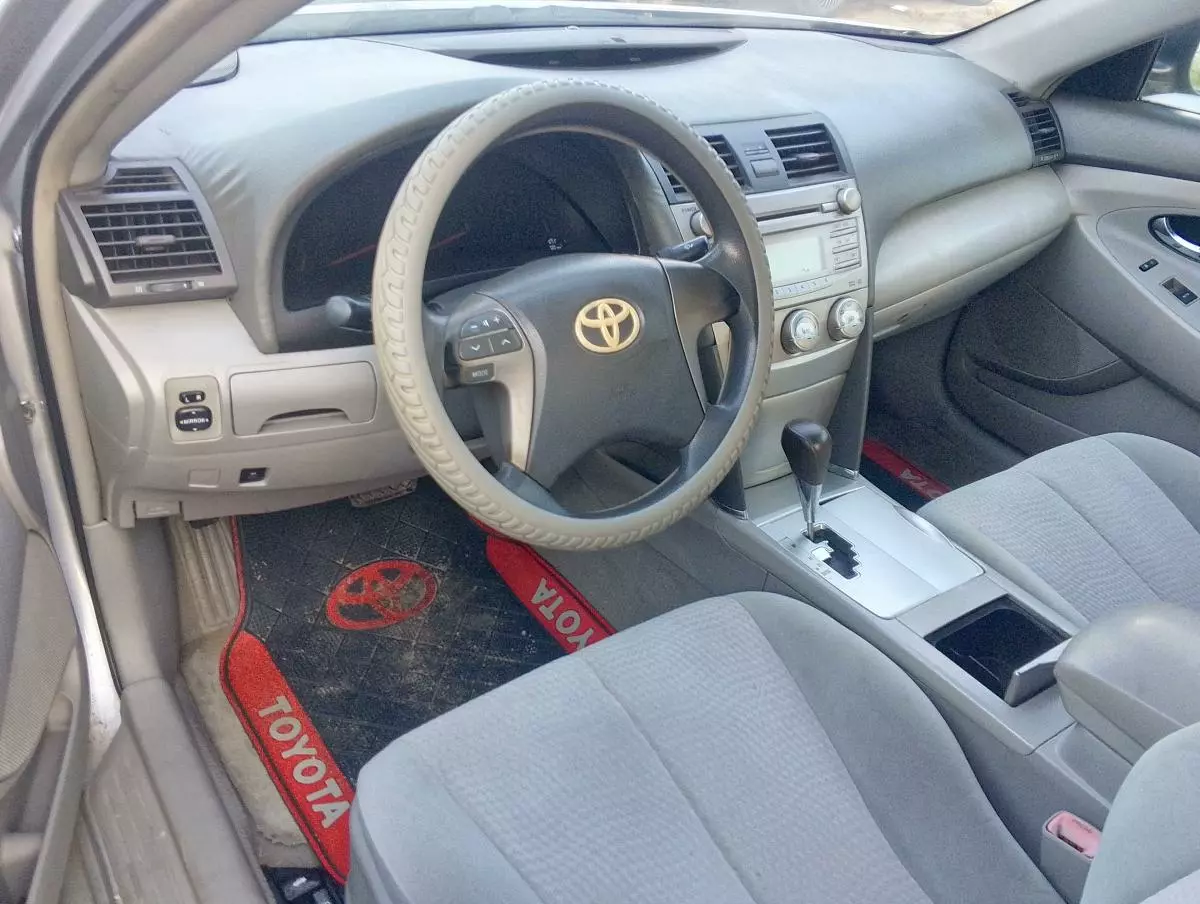 Toyota Camry   - 2010