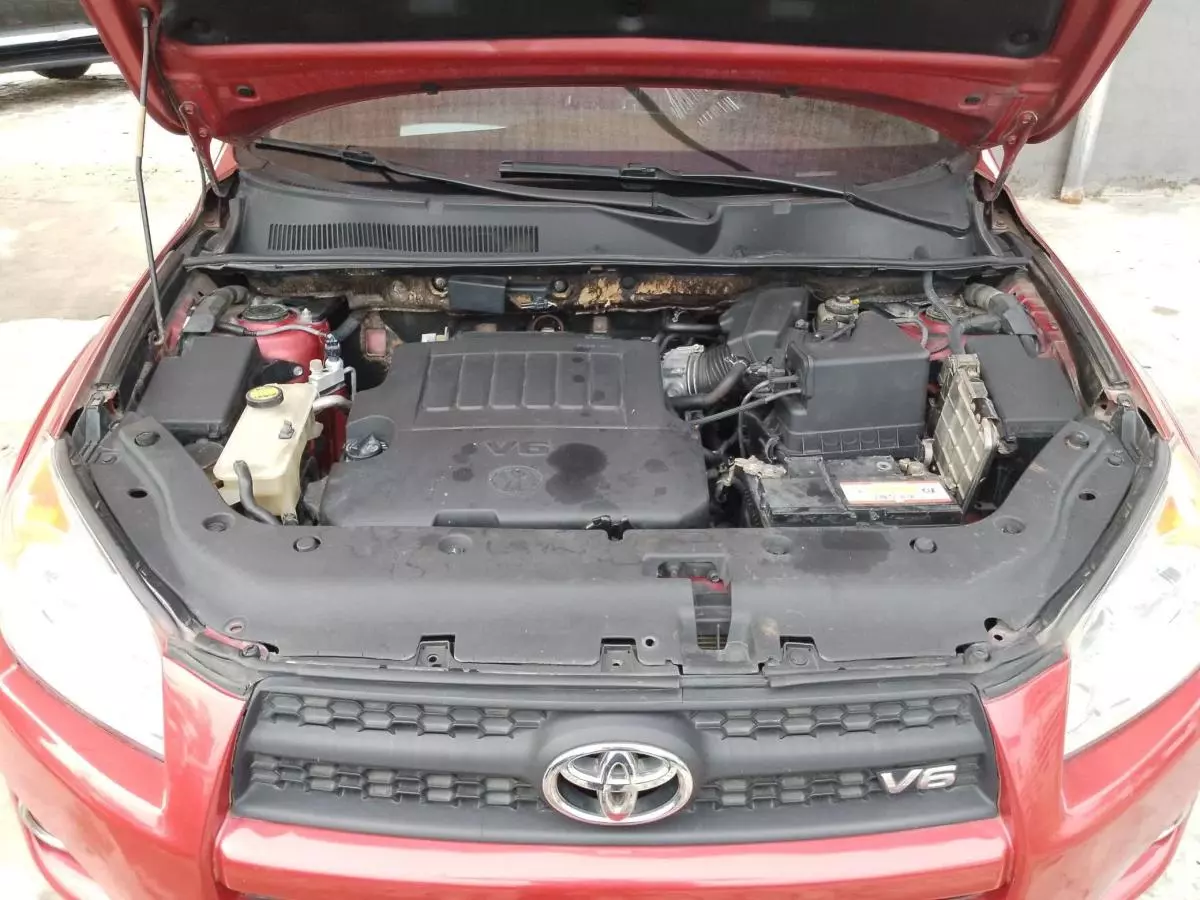 Toyota RAV 4   - 2010