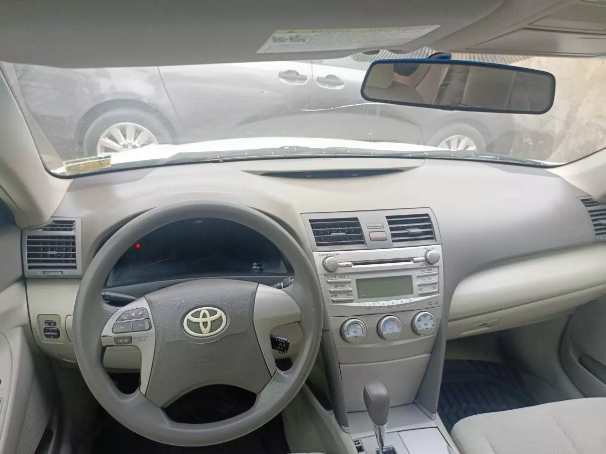 Toyota Camry   - 2011