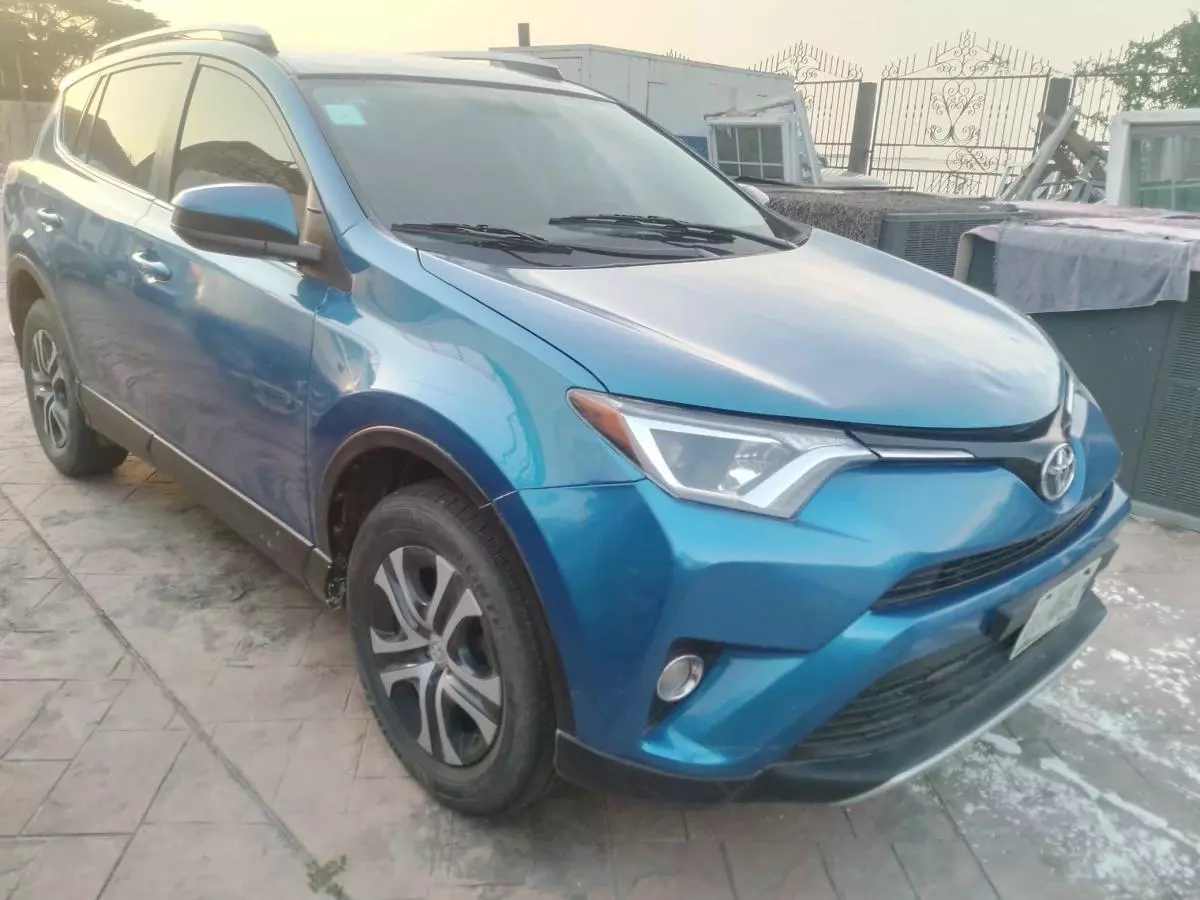 Toyota RAV 4   - 2016