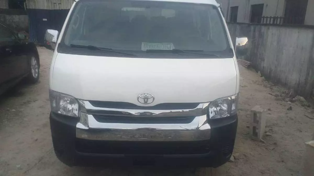 Toyota Hiace   - 2012