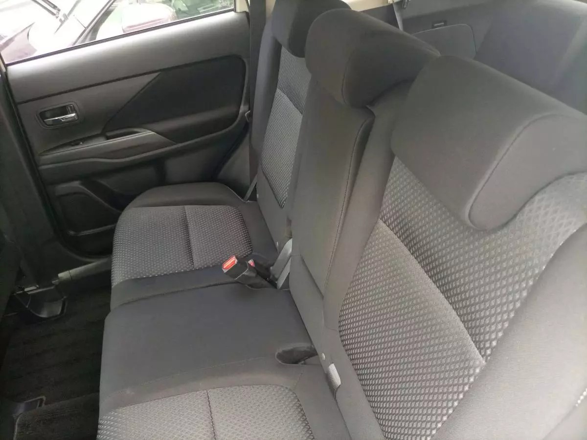 Mitsubishi OUTLANDER - 2015